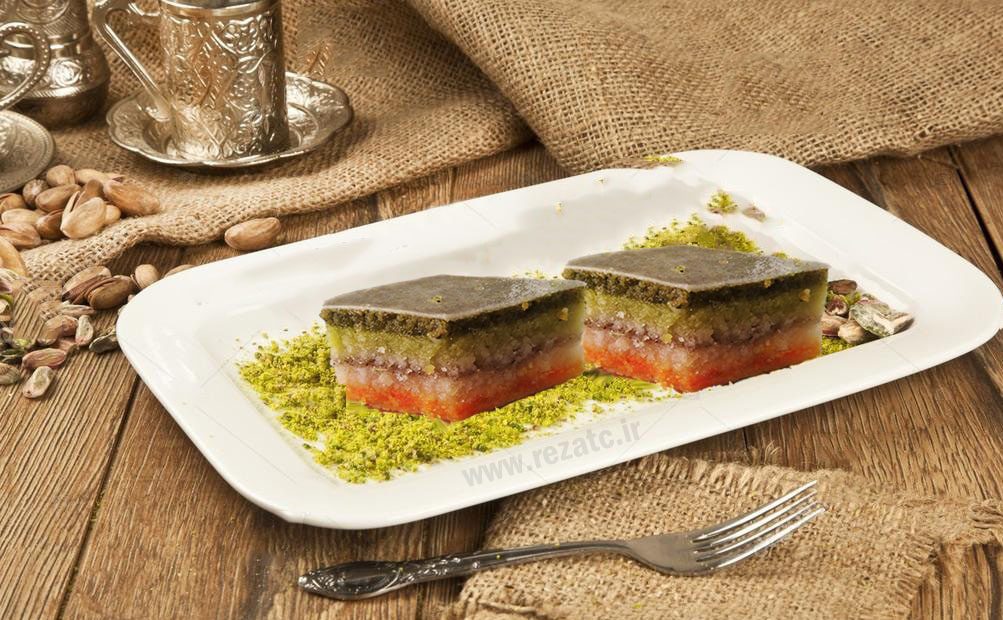 باقلوای خوشمزه با پسته فراوان