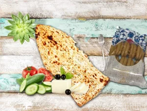 نان اصفهانی، پنیر، گوجه، خیار، نان سنگک